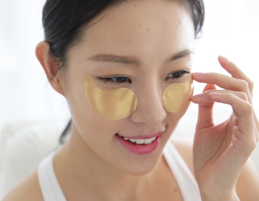 Recipe for a homemade eye mask